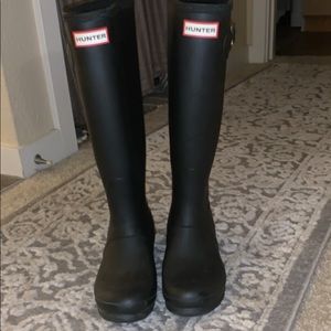 Tall hunter matte black rain boots size 7